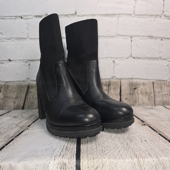 Nakedfeet Black Leather & Knit Chunky Ankle Boot Womens Size 8.5 - Picture 2 of 13